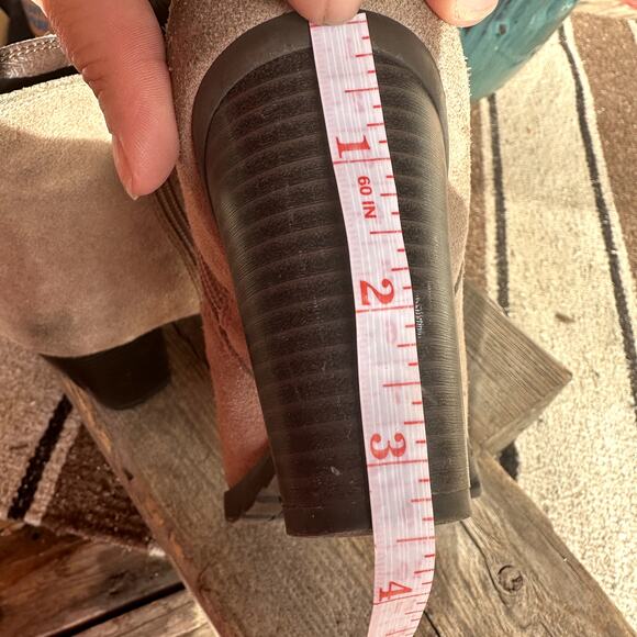 White Mountain Suede Leather Block Heel Ankle Boots 7.5 Neutral Minimalist Chic - Picture 8 of 9